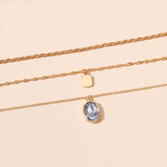 👑NEW LAYERED NECKLACE! - Picture 3 of 5